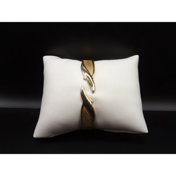 Vintage Monet Mesh Finish Hinged Bracelet, Gold Plated Bangle, 1960s - Picture 10 of 10